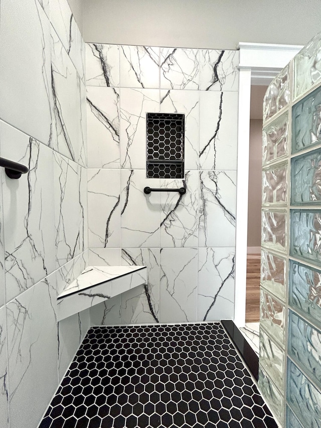 108 Patriot Dr, Science Hill, KY 42553 - bathroom featuring tiled shower