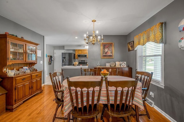 525 Hiawatha Trl, Frankfort, KY 40601 - dining area with a chandelier, a ceiling fan, light wood-type flooring, and recessed lighting