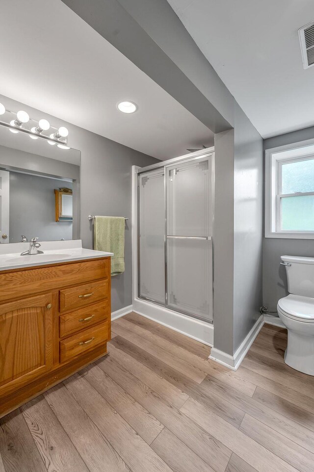 525 Hiawatha Trl, Frankfort, KY 40601 - bedroom with light wood-style floors, baseboards, and recessed lighting