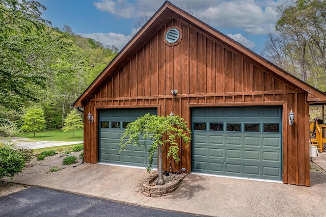 view of detached garage