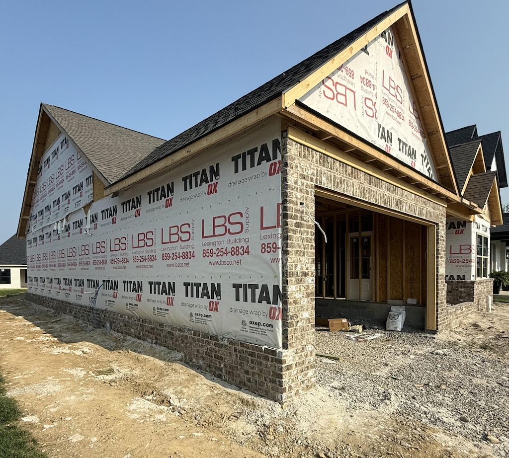 1105 Squirrel Nest Ln, Lexington, KY 40509 - view of property exterior with roof with shingles