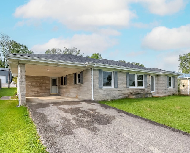 114 Cave Springs Dr, Lancaster, KY 40444 - ranch-style house featuring a front yard, roof with shingles, driveway, and stone siding
