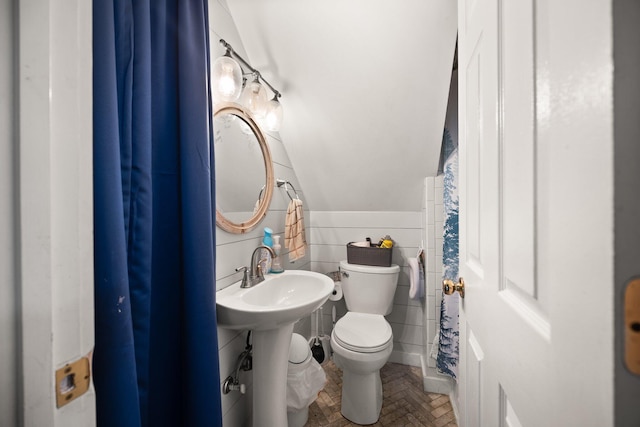500 Curdsville Rd, Harrodsburg, KY 40330 - bathroom featuring wainscoting, lofted ceiling, toilet, and tile walls