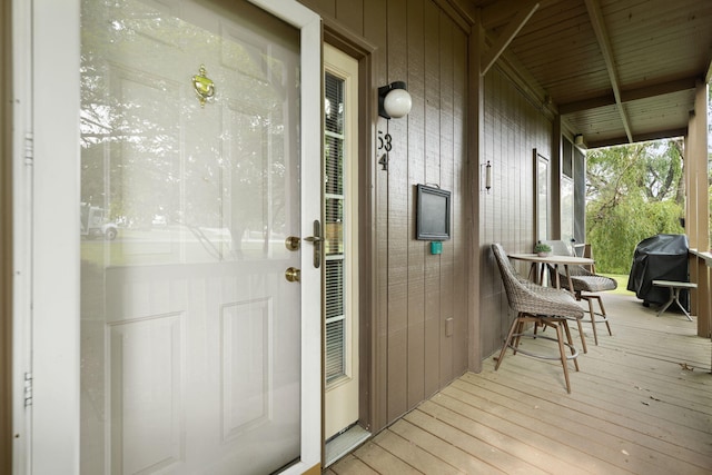 entrance to property featuring a porch