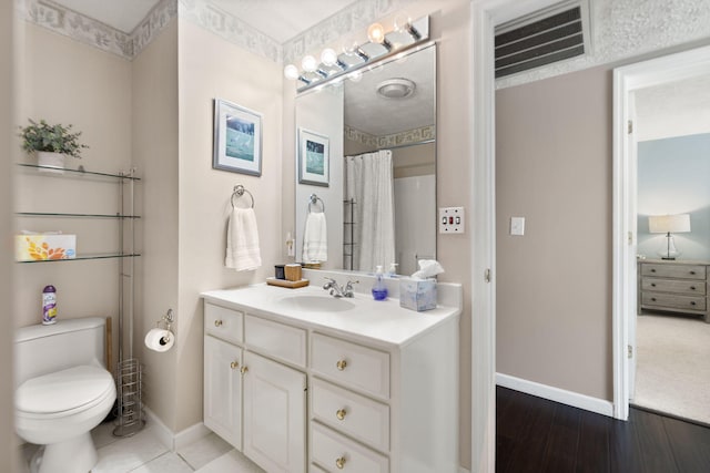 full bathroom featuring visible vents, baseboards, toilet, and vanity