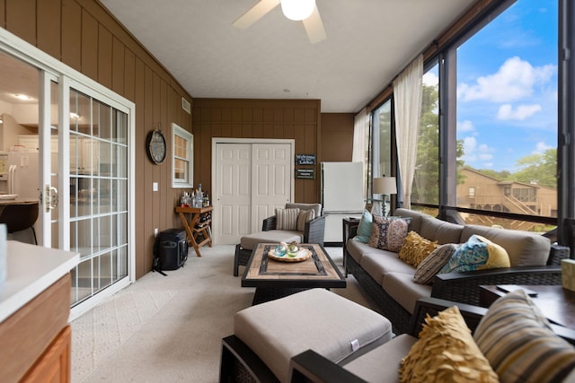 sunroom featuring a ceiling fan, outdoor lounge area, and visible vents
