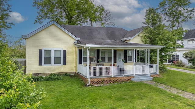 363 S Main St, Winchester, KY 40391 - view of front of home featuring a porch, a chimney, and a front yard