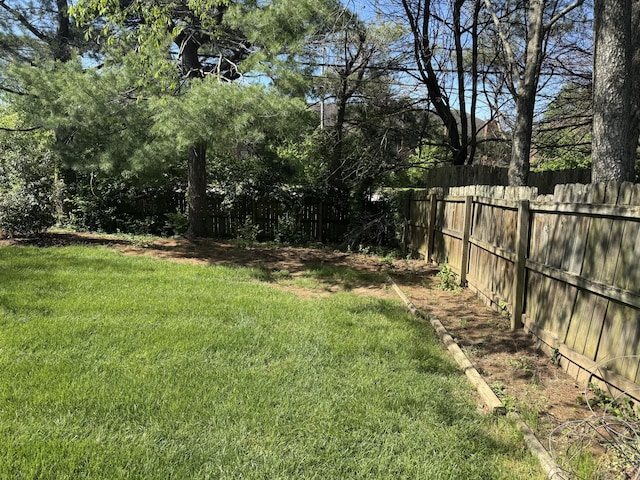 view of yard featuring fence
