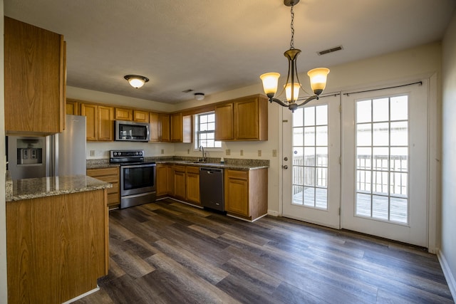 108 Sturbridge Ln, Winchester, KY 40391 - kitchen featuring stainless steel appliances, a sink, brown cabinets, and a chandelier