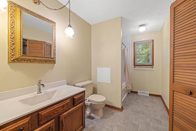 140 Adams Ln, Richmond, KY 40475 - full bath with toilet, baseboards, vanity, shower / tub combo with curtain, and tile patterned flooring