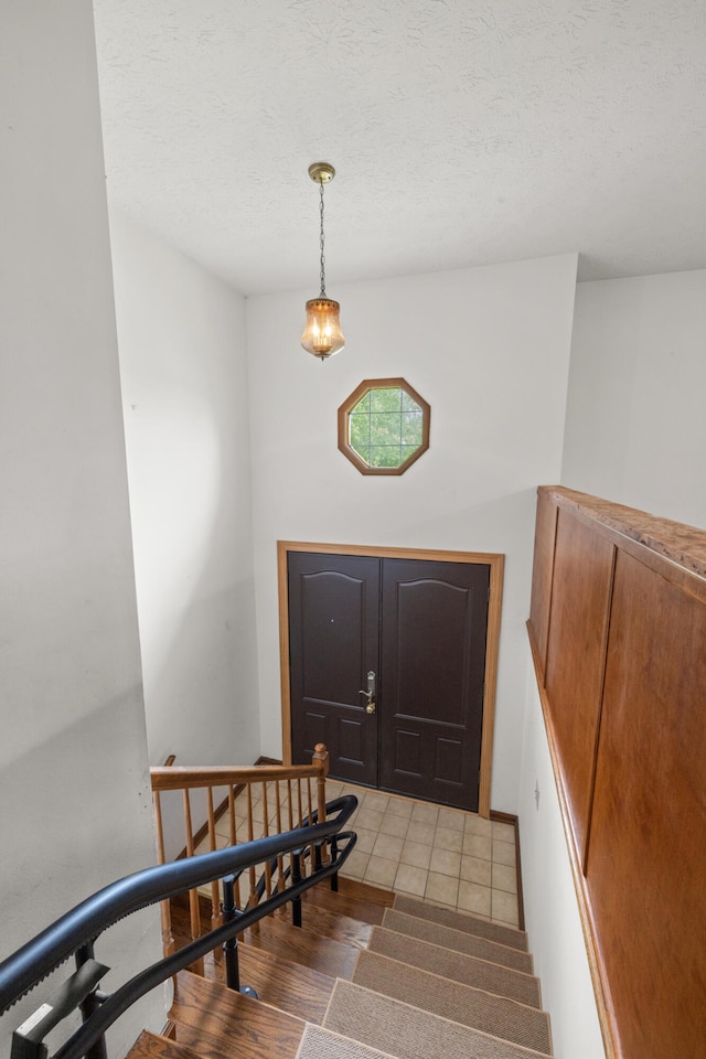 140 Adams Ln, Richmond, KY 40475 - entryway with wood finished floors and a textured ceiling