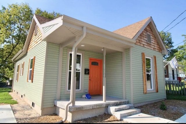 310 W Chestnut St, Nicholasville, KY 40356 - bungalow-style house with a porch and fence