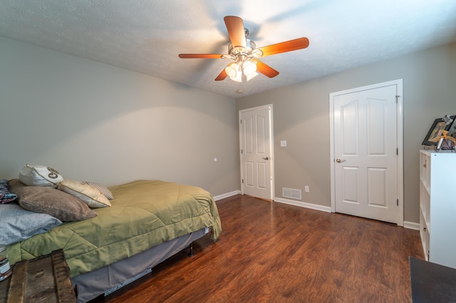 605 Coleman Dr, Berea, KY 40403 - bedroom with visible vents, wood finished floors, baseboards, and ceiling fan