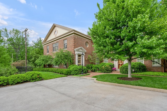 101 Idle Hour Dr Unit 1, Lexington, KY 40502 - view of front of property featuring brick siding and a front yard