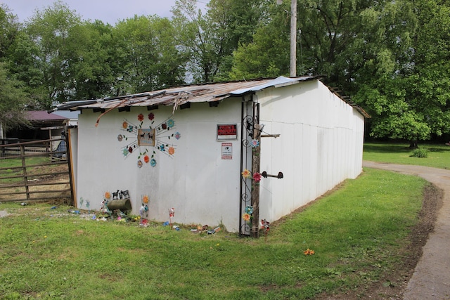 view of outdoor structure with an outbuilding and fence