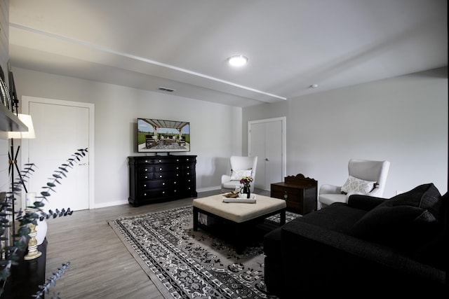 101 Creek Ridge Dr, Nicholasville, KY 40356 - living room with wood finished floors, baseboards, and recessed lighting
