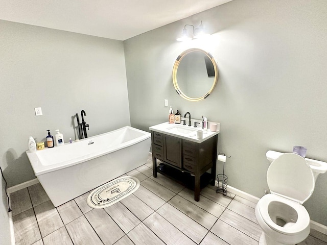 80 Jackson Rd, Somerset, KY 42503 - bathroom with toilet, baseboards, vanity, and a freestanding tub