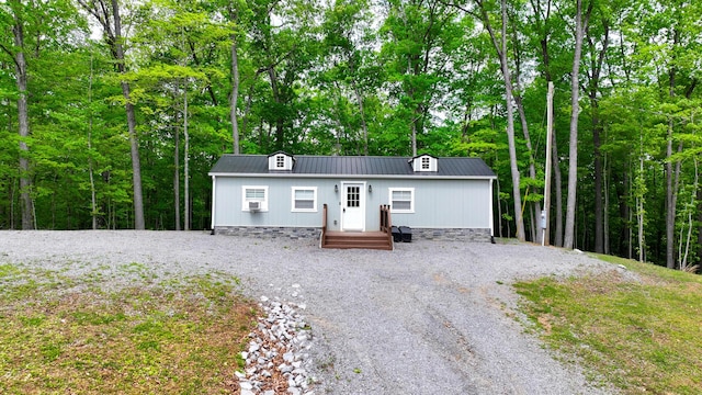 manufactured / mobile home featuring metal roof and driveway