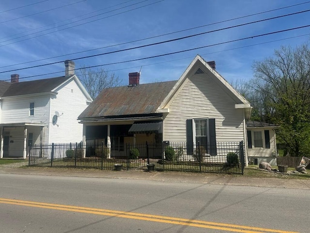 225 Mt Sterling Ave, Flemingsburg, KY 41041 - view of front facade with a fenced front yard and a chimney