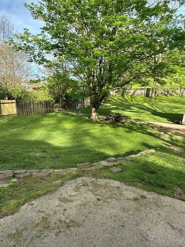 225 Mt Sterling Ave, Flemingsburg, KY 41041 - view of yard featuring fence