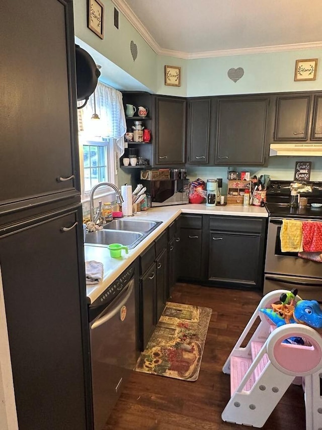 225 Mt Sterling Ave, Flemingsburg, KY 41041 - kitchen featuring a sink, stainless steel appliances, under cabinet range hood, crown molding, and dark wood-style floors