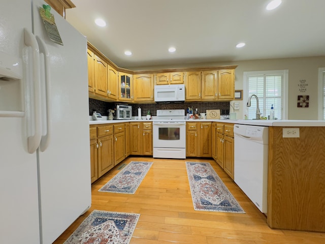 100 Dillon Ct, Berea, KY 40403 - kitchen featuring white appliances, a sink, a peninsula, tasteful backsplash, and light wood-type flooring