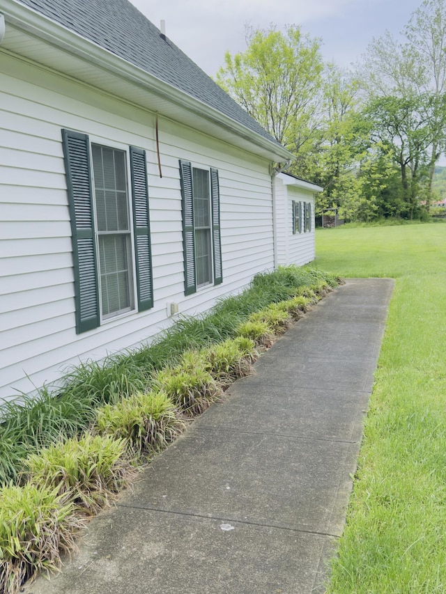 100 Dillon Ct, Berea, KY 40403 - view of home's exterior with a yard and roof with shingles