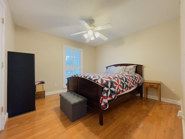 100 Dillon Ct, Berea, KY 40403 - bedroom with light wood-style floors, baseboards, and ceiling fan