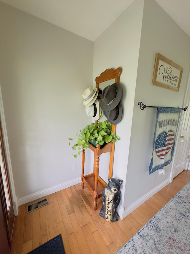 100 Dillon Ct, Berea, KY 40403 - interior space featuring visible vents, baseboards, and hardwood / wood-style flooring