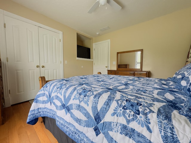 100 Dillon Ct, Berea, KY 40403 - bedroom featuring a ceiling fan, hardwood / wood-style floors, a closet, and visible vents