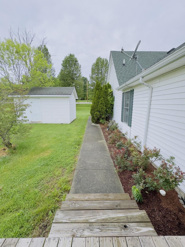 100 Dillon Ct, Berea, KY 40403 - view of yard with an outbuilding