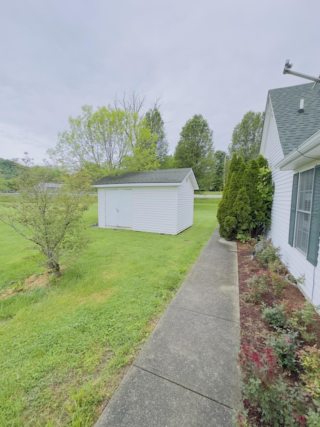 100 Dillon Ct, Berea, KY 40403 - view of yard featuring an outdoor structure and a storage unit
