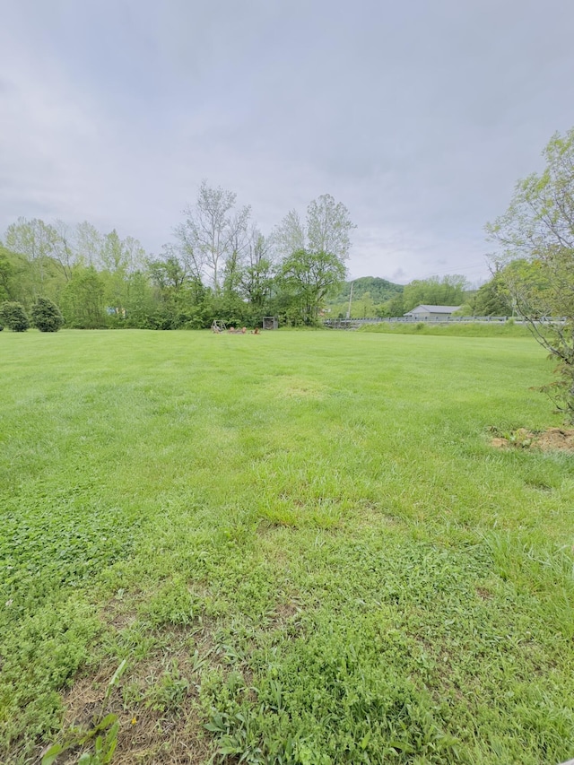 100 Dillon Ct, Berea, KY 40403 - view of yard with a rural view