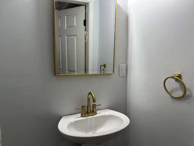 211 S Alta Ave, Danville, KY 40422 - bathroom with a sink