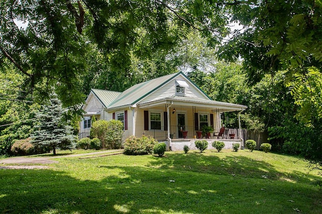 2000 Bald Knob Rd, Frankfort, KY 40601 - view of front of home featuring a porch and a front yard