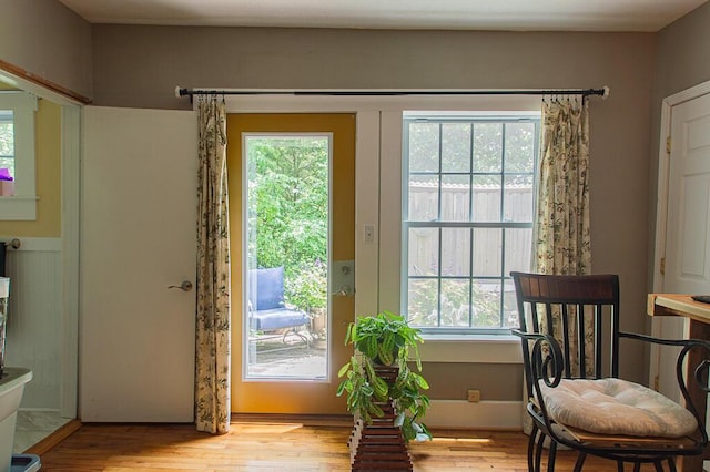 2000 Bald Knob Rd, Frankfort, KY 40601 - living area with light wood-style floors