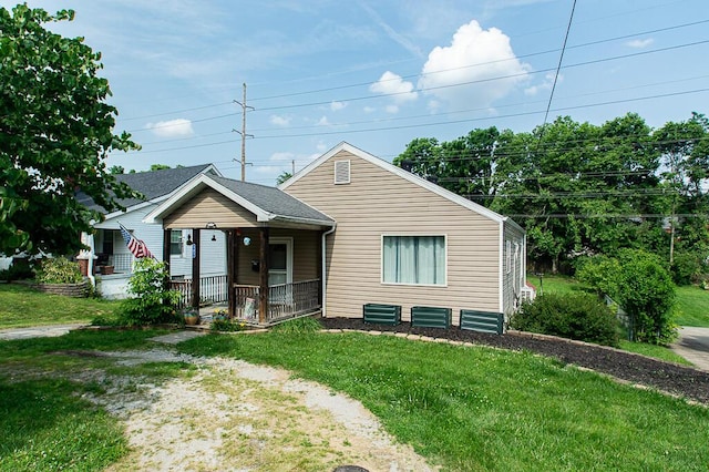 121 Meredith Ave, Frankfort, KY 40601 - view of front of home featuring a porch and a front lawn