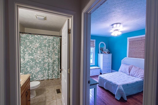 121 Meredith Ave, Frankfort, KY 40601 - bedroom featuring a textured ceiling