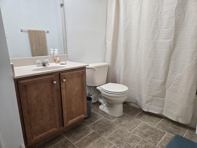 full bath featuring toilet, vanity, and a shower with shower curtain
