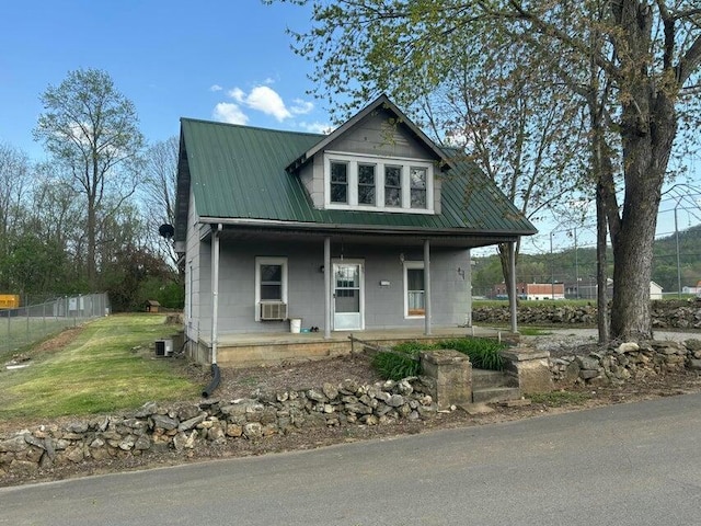 65 Cave St, Monticello, KY 42633 - view of front facade featuring a porch, fence, metal roof, and a front yard