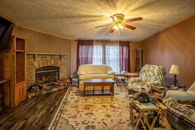 787 Wise Owl Rd, Keavy, KY 40737 - living area featuring a textured ceiling, a ceiling fan, and ornamental molding