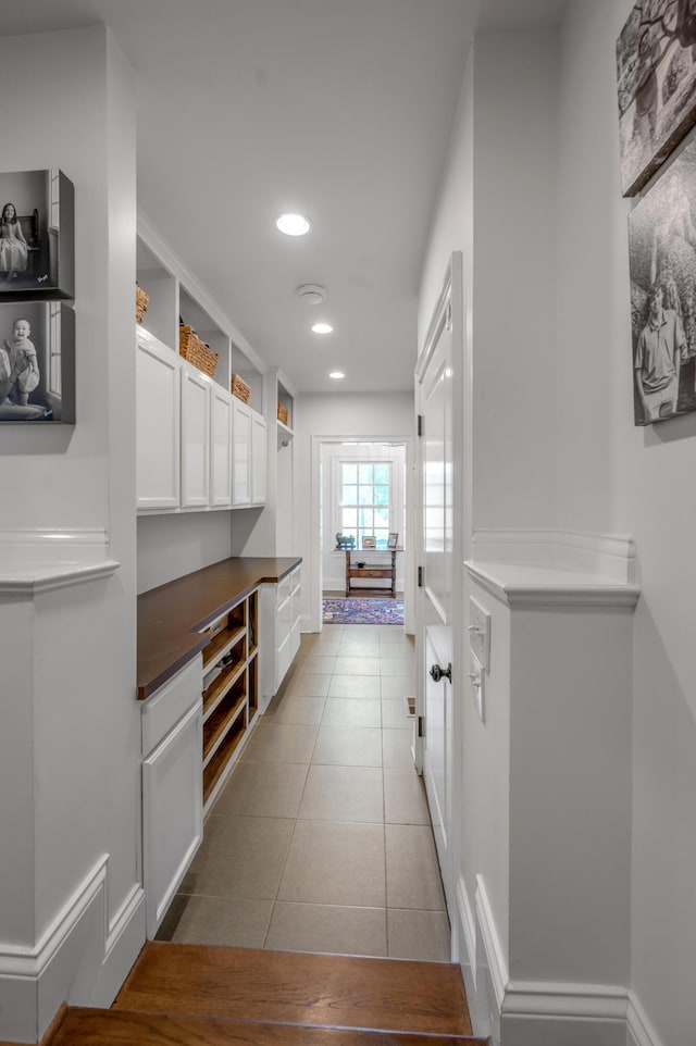 1775 Mooreland Dr, Lexington, KY 40502 - mudroom featuring light tile patterned floors, recessed lighting, and baseboards