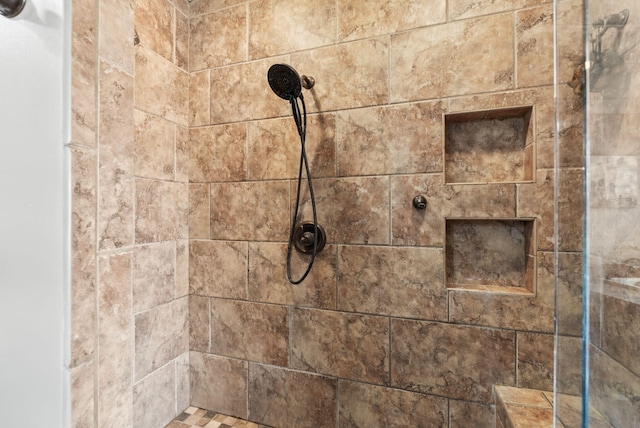 129 Adams Ln, Richmond, KY 40475 - interior details featuring tiled shower