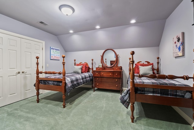 129 Adams Ln, Richmond, KY 40475 - bedroom featuring lofted ceiling, recessed lighting, visible vents, and carpet