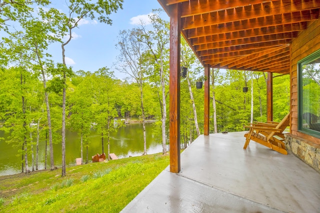 1117 Cliffs Edge Rd, East Bernstadt, KY 40729 - view of patio featuring a water view