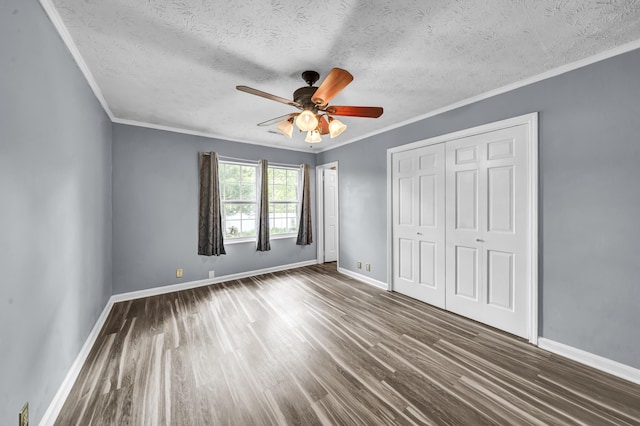 324 Circle Dr, Morehead, KY 40351 - unfurnished bedroom featuring wood finished floors, ornamental molding, baseboards, a textured ceiling, and ceiling fan