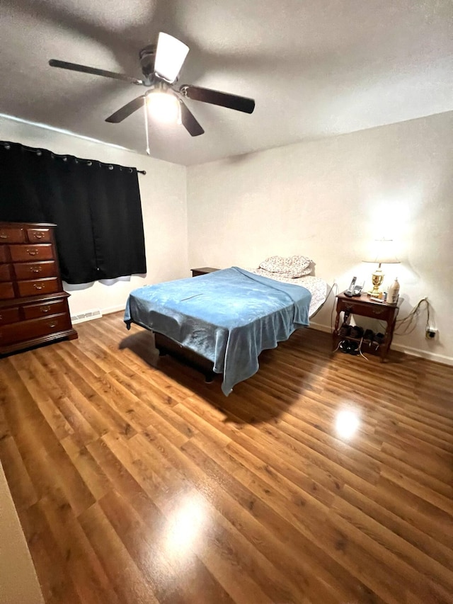 4758 Cloverlick Rd, Cumberland, KY 40823 - bedroom featuring wood finished floors, baseboards, and ceiling fan