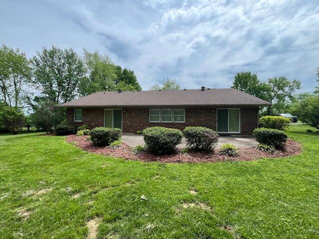 1819 N 27th Hwy, Cynthiana, KY 41031 - back of house with a lawn