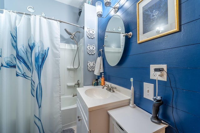 full bath with shower / bath combo and vanity