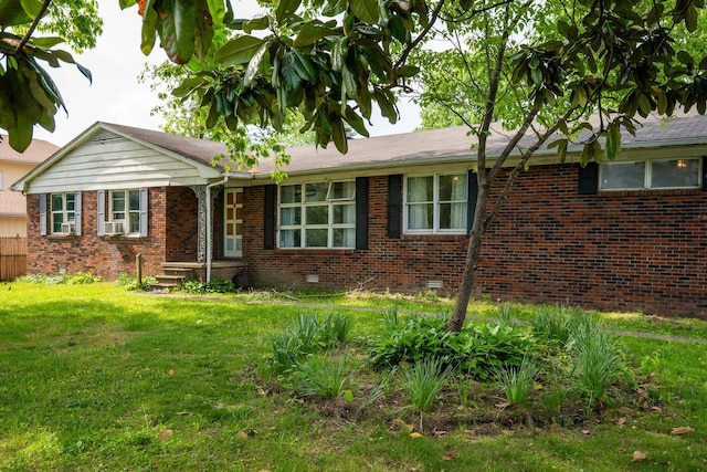 3202 W Cumberland Ave, Middlesboro, KY 40965 - single story home with brick siding, crawl space, and a front yard